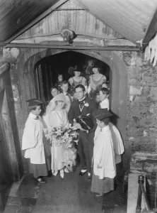 Niece of Sir Ellis Griffith weds. Miss Gwen Simon, daughter of the late Mr G H Simon Niece of Sir Ellis Griffith weds. Miss Gwen Simon, daughter of the late Mr G H Simon