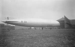 R 33 Limps home with crumpled bow 29 hours after she was torn from her moorings at Pulham R 33 Limps home with crumpled bow 29 hours after she was torn from her moorings at Pulham