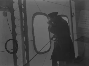 The R3 airship over London. A crew member looking out with his binoculars The R3 airship over London. A crew member looking out with his binoculars