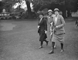 Ranelagh Pony show and sports day Mrs Jacques, Mrs Kemp Welch and Lady Hunloke 1932 Ranelagh Pony show and sports day Mrs Jacques, Mrs Kemp Welch and Lady Hunloke 1932