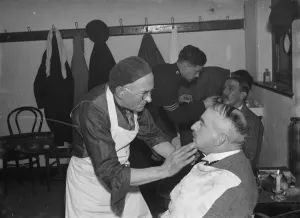 Sevenoaks Players, and amateur groun, in the make up room. 1936 Sevenoaks Players, and amateur groun, in the make up room. 1936