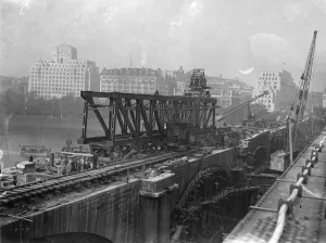 Steel gantry, weighing at 2700 tons, takes shape on the old Waterloo Bridge, London Steel gantry, weighing at 2700 tons, takes shape on the old Waterloo Bridge, London