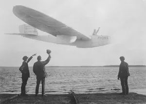 Successful Flight of Motorless Seaplane The German Phoenix seaplane glider on its Successful Flight of Motorless Seaplane The German Phoenix seaplane glider on its