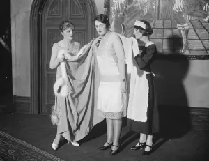 Toots Pounds arrives to star in London revue. Toots Pounds on her arrival in Toots Pounds arrives to star in London revue. Toots Pounds on her arrival in