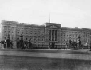A view of Buckingham Palace after rebuilding November 1913 redesigned by by Sir A view of Buckingham Palace after rebuilding November 1913 redesigned by by Sir