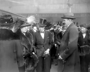 Waterloo - Prince Arthur of Connaught leaves for South Africa. Prince of Wales and Prince Arthur Waterloo - Prince Arthur of Connaught leaves for South Africa. Prince of Wales and Prince Arthur
