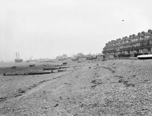 <b class=qtipBold><figcaption>Whitstable, West Beach 1925</figcaption></b><br>Whitstable, West Beach 1925<br><em>© TopFoto.co.uk</em> Whitstable, West Beach 1925