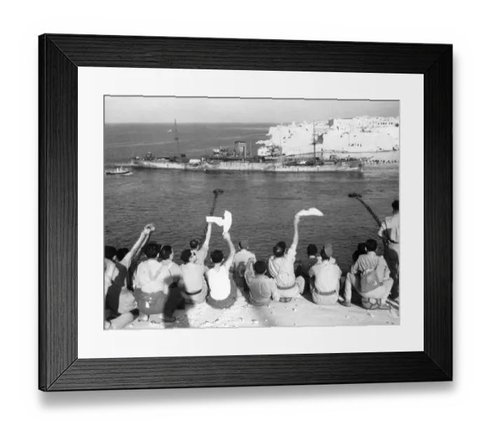Framed Print : The convoy entering the harbour. Troops wave and cheer as more boats of the convoy