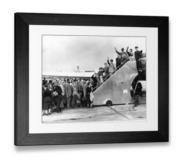 Framed Print : Passengers for the worlds first jet airliner service are shepherded aboard the BOAC Framed Print : Passengers for the worlds first jet airliner service are shepherded aboard the BOAC