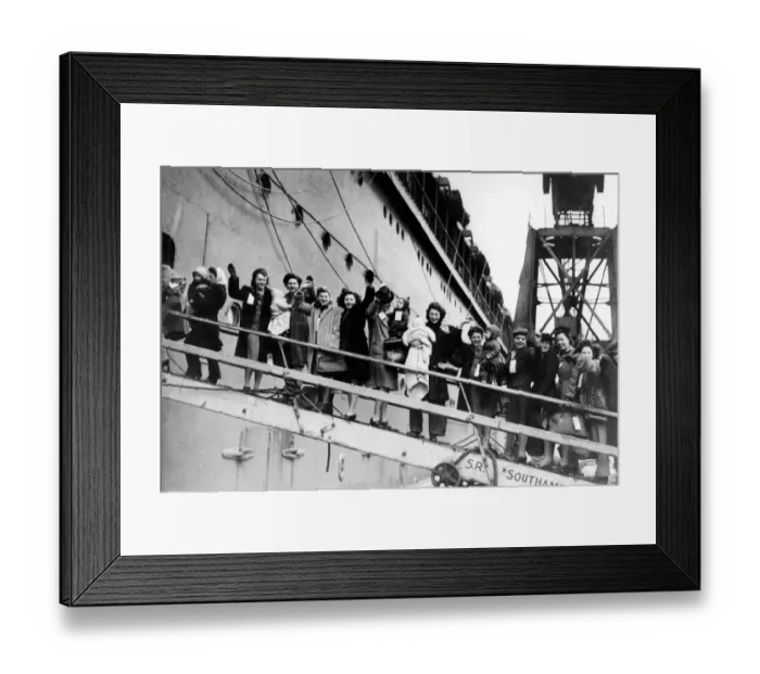 Framed Print : GI Brides on board. British war brides leave for USA, 1945 Framed Print : GI Brides on board. British war brides leave for USA, 1945