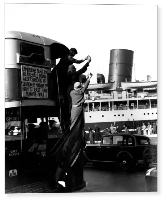Print : The public waving off a ship from a passing bus Print : The public waving off a ship from a passing bus