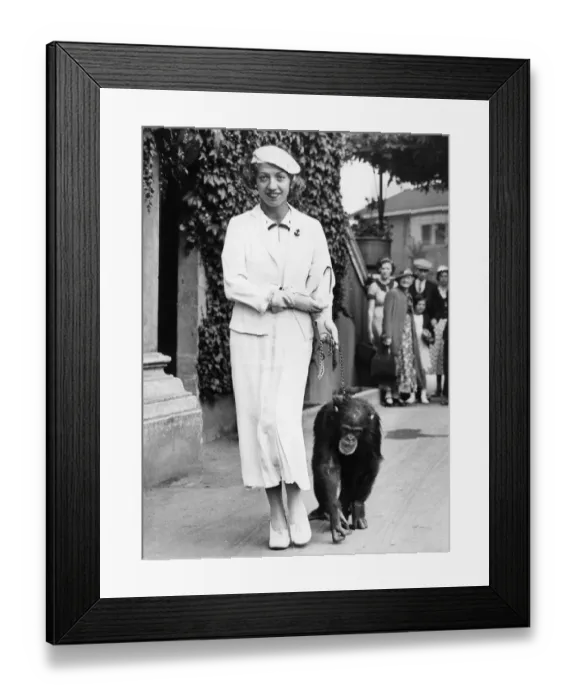 Framed Print : The beautiful Lillian Starr, famous Budapest musical comedy actress, who is paying Framed Print : The beautiful Lillian Starr, famous Budapest musical comedy actress, who is paying