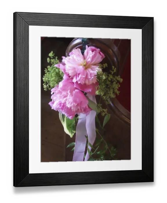 Framed Print : Paeonies and alchemilla mollis as pew end decoration, for summer country wedding credit Framed Print : Paeonies and alchemilla mollis as pew end decoration, for summer country wedding credit