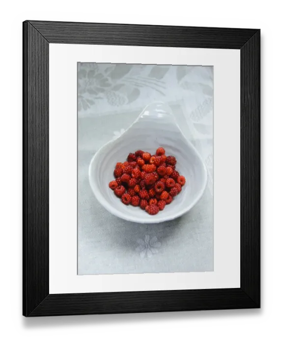 Framed Print : Japanese Wineberry (Rubus phoenicolasius) in small bowl credit: Marie-Louise Avery