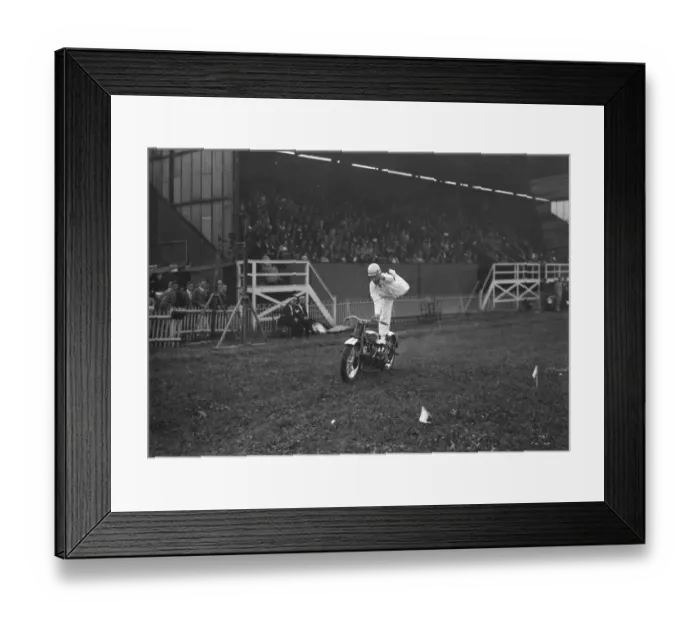 Framed Print : The Gravesend and District Motor Cycle Gymkhana in Kent. World champion Jim Hayhurst Framed Print : The Gravesend and District Motor Cycle Gymkhana in Kent. World champion Jim Hayhurst