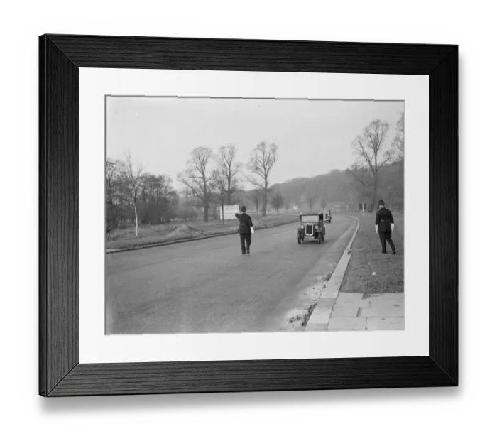 Framed Print : Courtesy cops on duty in Bexleyheath, Kent. PC 294R Baxter and PC 501R Hook make Framed Print : Courtesy cops on duty in Bexleyheath, Kent. PC 294R Baxter and PC 501R Hook make