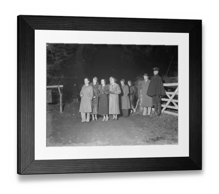 Framed Print : Ghost hunters go in search of the Meopham ghost. 10 March 1936 Framed Print : Ghost hunters go in search of the Meopham ghost. 10 March 1936