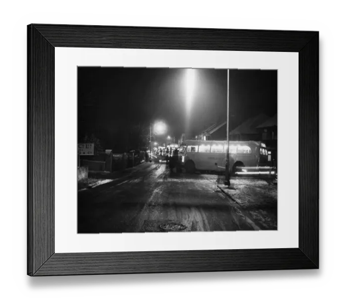 Framed Print : When Sidcup Hill, Sidcup, Kent, became ice bound, some 64 buses where baulked on the hill