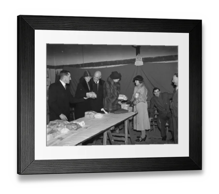 Framed Print : Christmas Cheer Fund in Chislehurst, Kent. 1938 Framed Print : Christmas Cheer Fund in Chislehurst, Kent. 1938