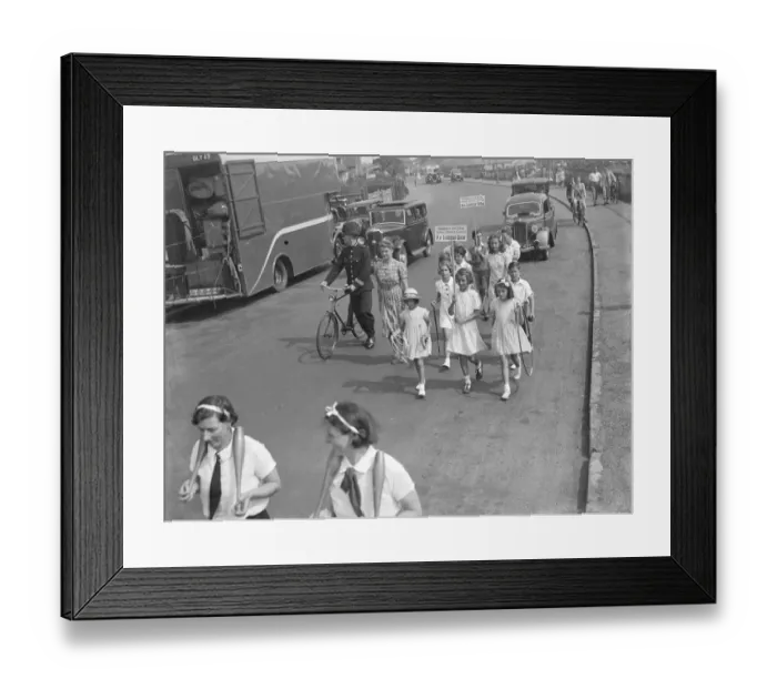 Framed Print : The Chislehurst and Sidcup Play Leadership in procession Framed Print : The Chislehurst and Sidcup Play Leadership in procession
