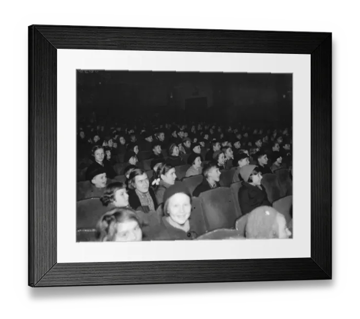 Framed Print : Poor Childrens film showing at Regal Cinema in Sidcup, Kent. 1936