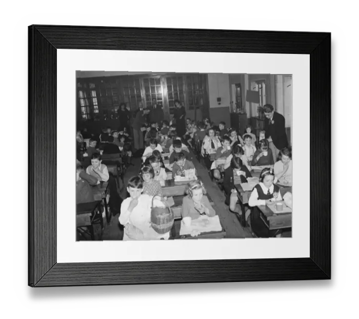 Framed Print : Coronation school tea at a school in Crayford, Kent, to celebrate the coronation Framed Print : Coronation school tea at a school in Crayford, Kent, to celebrate the coronation