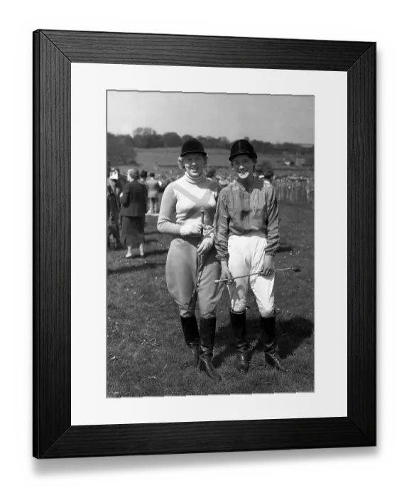 Framed Print : 9 May 1954 Miss Tessa Covell and Miss Maureen McKenna, lady jockeys for the Pendarves Paynter Trophy, Adjacent Hunts Ladies Race at the Old Surrey and Burstow Hunt point-to-point races at Spitals Cross, Edenbridge, Kent, England Framed Print : 9 May 1954 Miss Tessa Covell and Miss Maureen McKenna, lady jockeys for the Pendarves Paynter Trophy, Adjacent Hunts Ladies Race at the Old Surrey and Burstow Hunt point-to-point races at Spitals Cross, Edenbridge, Kent, England