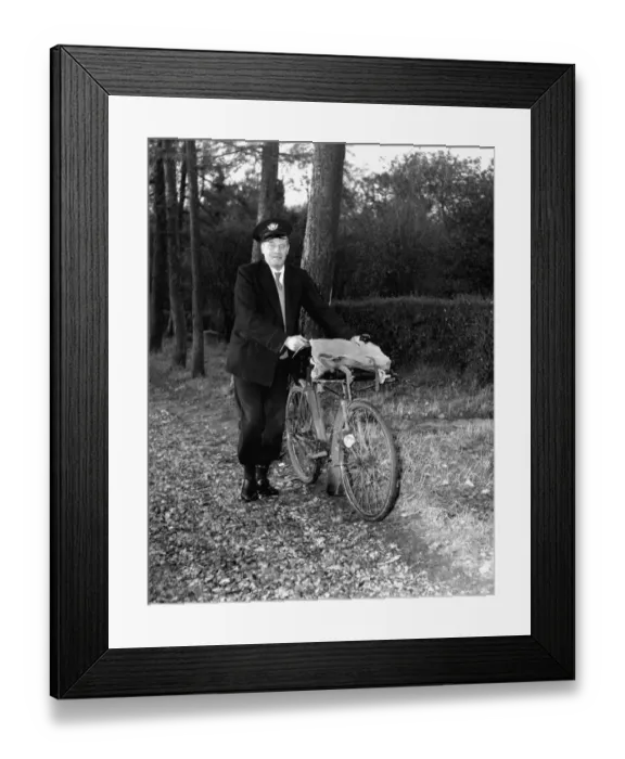 Framed Print : Postman Frederick Smith is photographed making his last delivery on his final day Framed Print : Postman Frederick Smith is photographed making his last delivery on his final day