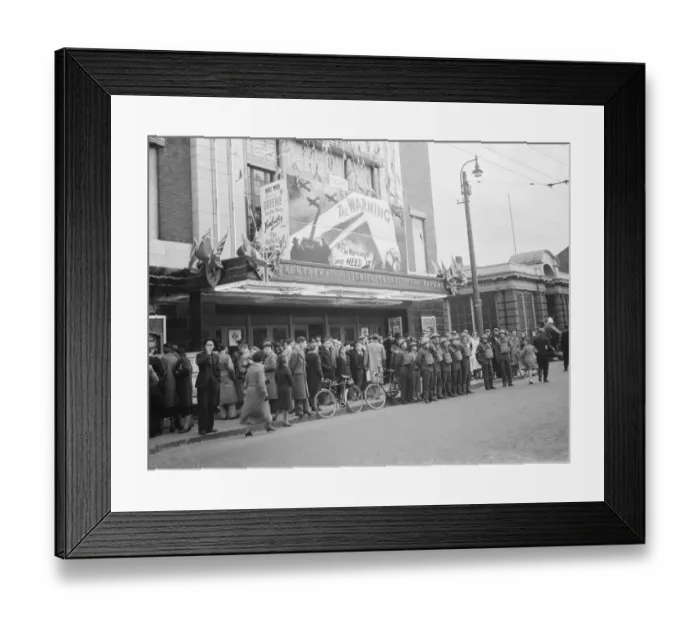 Framed Print : A national service Anti Aircraft display at the State Cinema in Dartford, Kent
