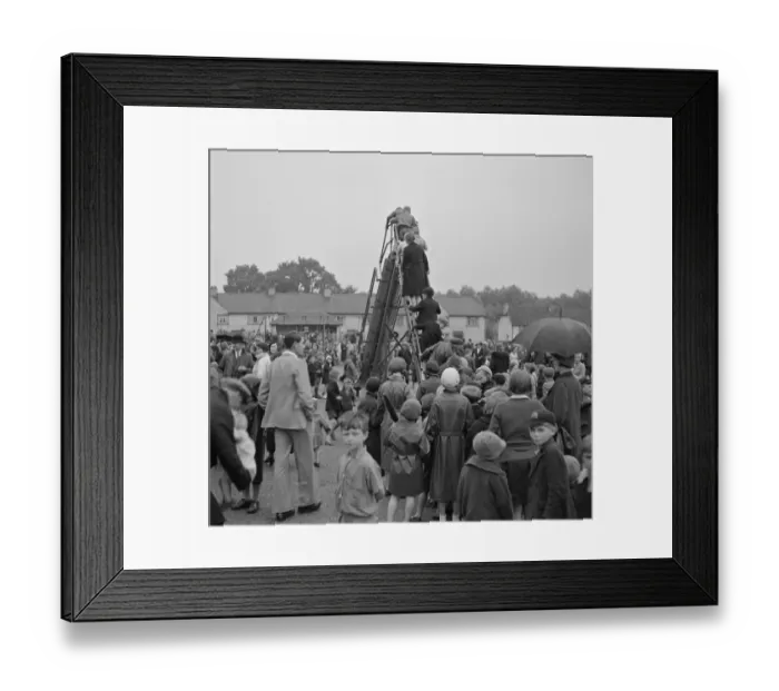 Framed Print : Children cueing up to use the slide at the childrens playground in Crayford, Kent Framed Print : Children cueing up to use the slide at the childrens playground in Crayford, Kent