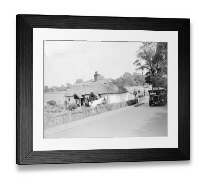 Framed Print : Old thatched cottage in Perry Street, Chislehurst, Kent. 1935 Framed Print : Old thatched cottage in Perry Street, Chislehurst, Kent. 1935