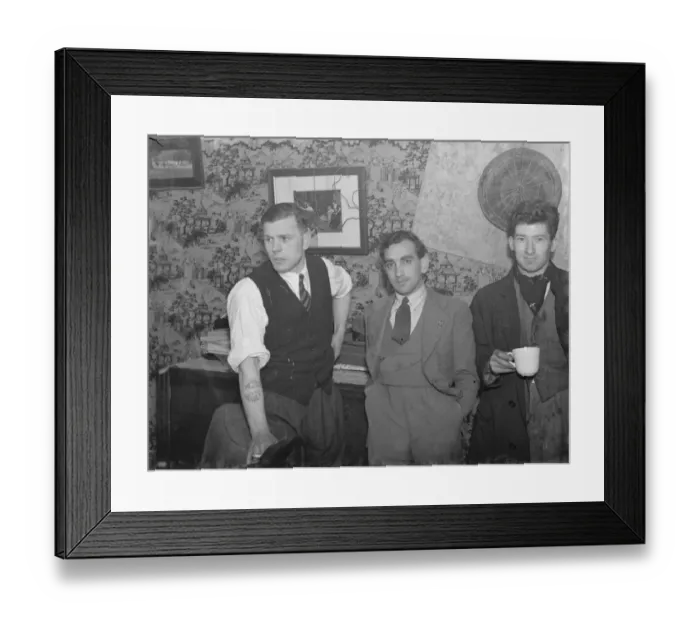 Framed Print : Mr Pope (left) whose daughter, Dorothy Pope, went missing and was found following Framed Print : Mr Pope (left) whose daughter, Dorothy Pope, went missing and was found following