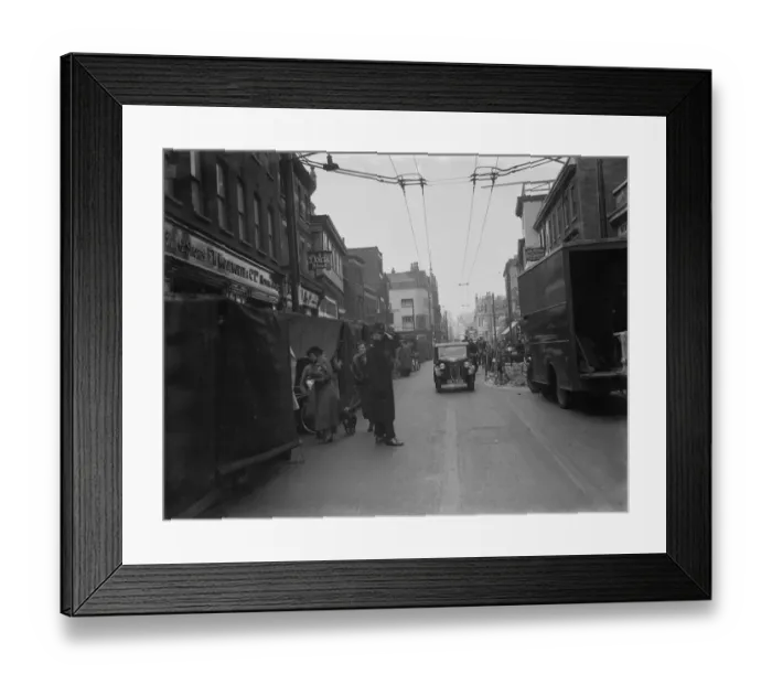 Framed Print : A policeman keeps his eye on the traffic on market day in Dartford High Street Framed Print : A policeman keeps his eye on the traffic on market day in Dartford High Street