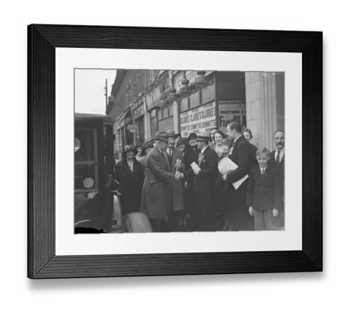 Framed Print : Mr Frank Clarke, the sitting Conservative MP for Dartford, Kent, canvassing Framed Print : Mr Frank Clarke, the sitting Conservative MP for Dartford, Kent, canvassing