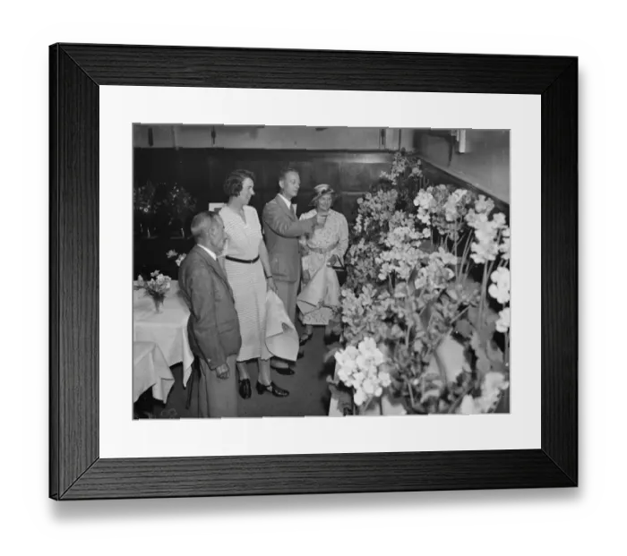 Framed Print : The Orpington flower show in Kent. Mr F Nauen, Miss I M Tattershall, Mr Leaney