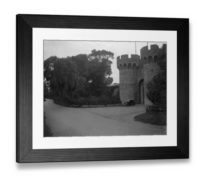 Framed Print : The gate house of 14th century Cooling Castle near Rochester, Kent. It was built Framed Print : The gate house of 14th century Cooling Castle near Rochester, Kent. It was built