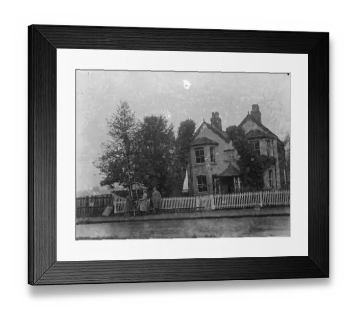 Framed Print : Men cutting holly at Chislehurst, Kent. 1935 Framed Print : Men cutting holly at Chislehurst, Kent. 1935