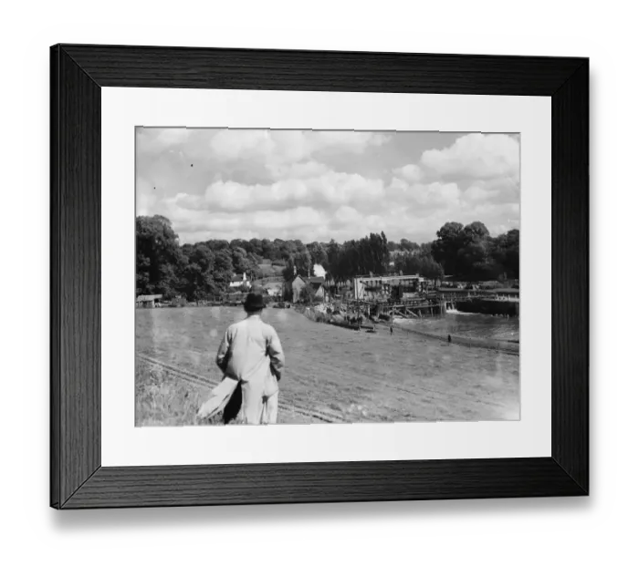 Framed Print : Work being done on the Allington lock on the Medway River at Allington, Kent Framed Print : Work being done on the Allington lock on the Medway River at Allington, Kent