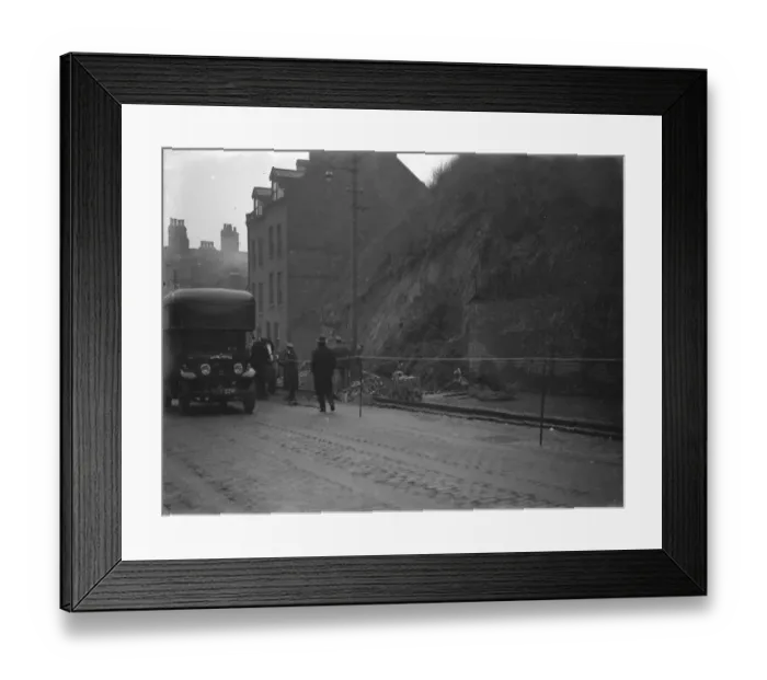Framed Print : A landslide in Dartford, Kent. 1937