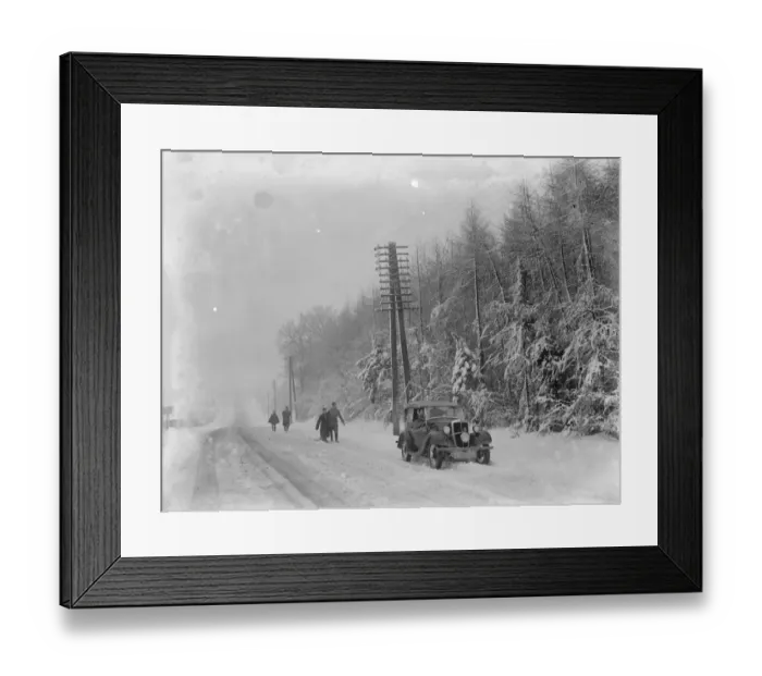 Framed Print : Roads covered in snow in Kingsdown, Kent. 1938