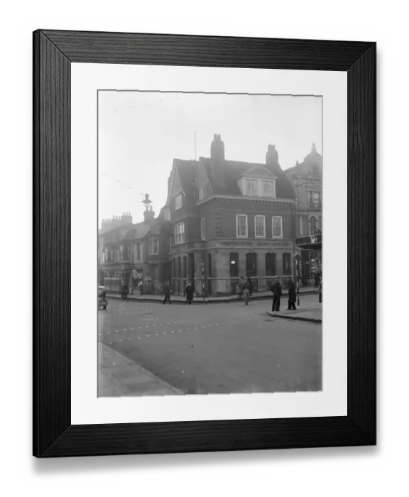 Framed Print : Westminster Bank in Erith, London. 1935