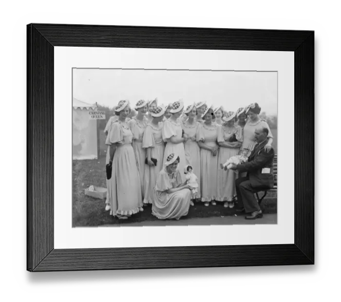 Framed Print : The Dartford Carnival Queens retinue. 1936