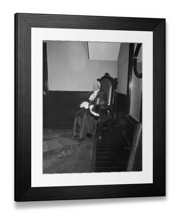 Framed Print : Bexley Charter celebrations ( incorporation as a borough ); The Mayor tries Framed Print : Bexley Charter celebrations ( incorporation as a borough ); The Mayor tries