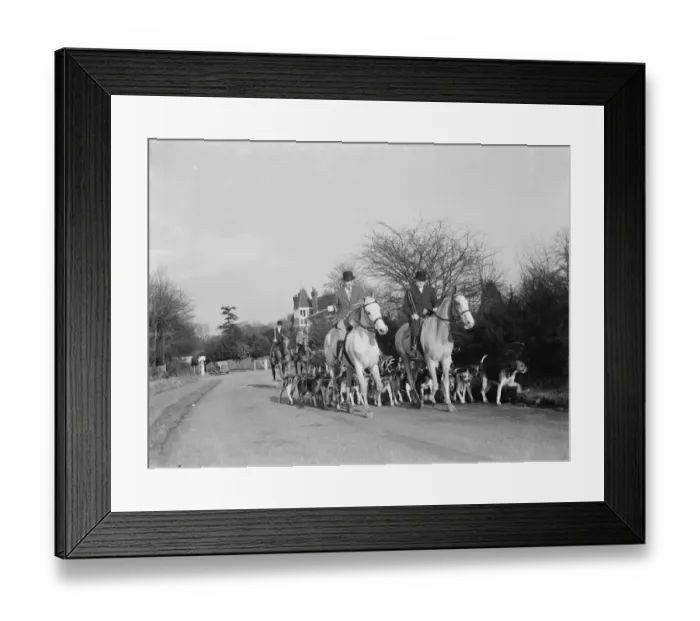 Framed Print : Royal Artillery Draghunt at Chislehurst, Kent. 1937 Framed Print : Royal Artillery Draghunt at Chislehurst, Kent. 1937