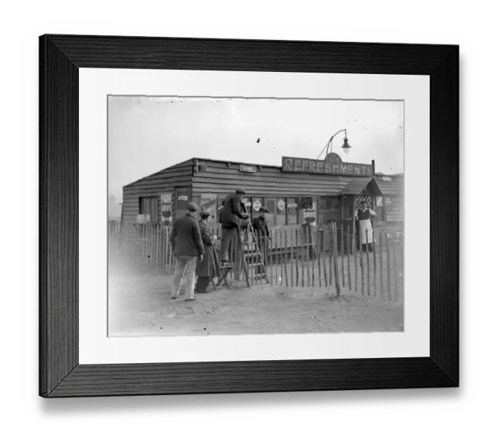 Framed Print : Cafe being fenced in Eltham, Kent. 30 October 1934 Framed Print : Cafe being fenced in Eltham, Kent. 30 October 1934