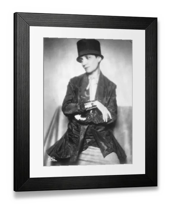 Framed Print : Ascot fashions from Paris. Mme Agnes, the famous French modiste, who is expected Framed Print : Ascot fashions from Paris. Mme Agnes, the famous French modiste, who is expected