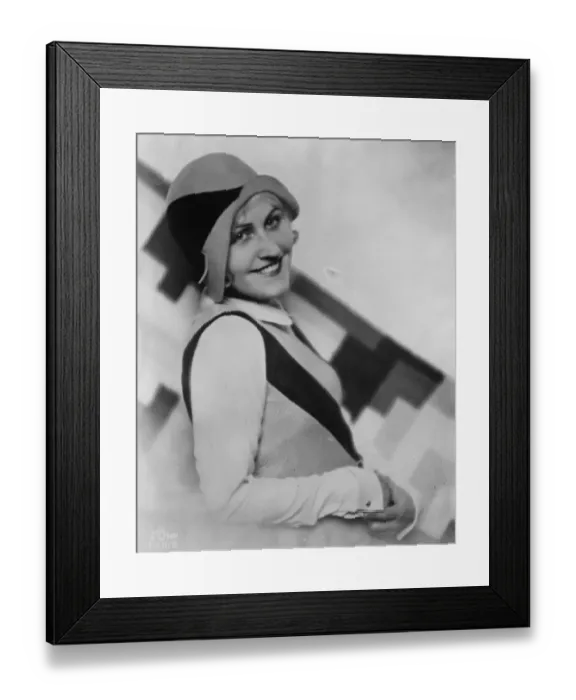 Framed Print : Champion woman golfer. Mdlle Daniela Parola, who won the French theatrical women