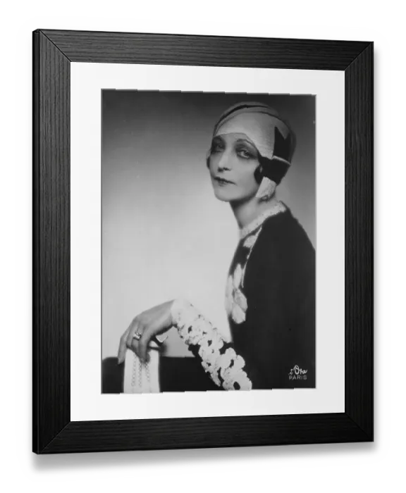 Framed Print : Frances Best dressed woman visits England for first time. Mme Windgart