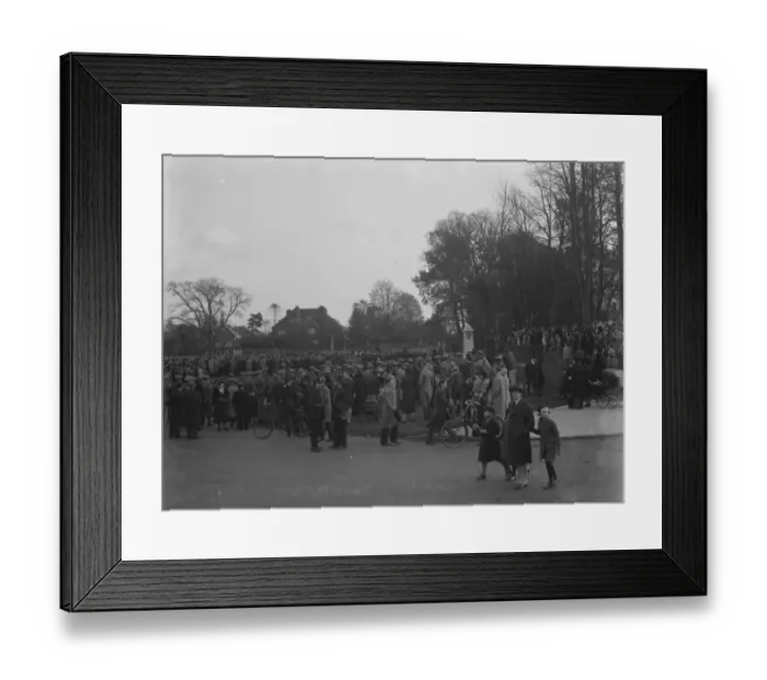 Framed Print : Armistice memorial service in Sidcup, Kent. Crowd gathers round the memorial Framed Print : Armistice memorial service in Sidcup, Kent. Crowd gathers round the memorial