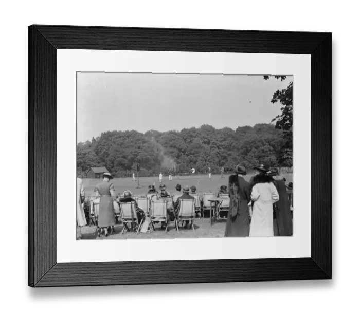 Framed Print : Sports at Pennthorpe School in Chislehurst, Kent. Pupils compete in the high jump Framed Print : Sports at Pennthorpe School in Chislehurst, Kent. Pupils compete in the high jump